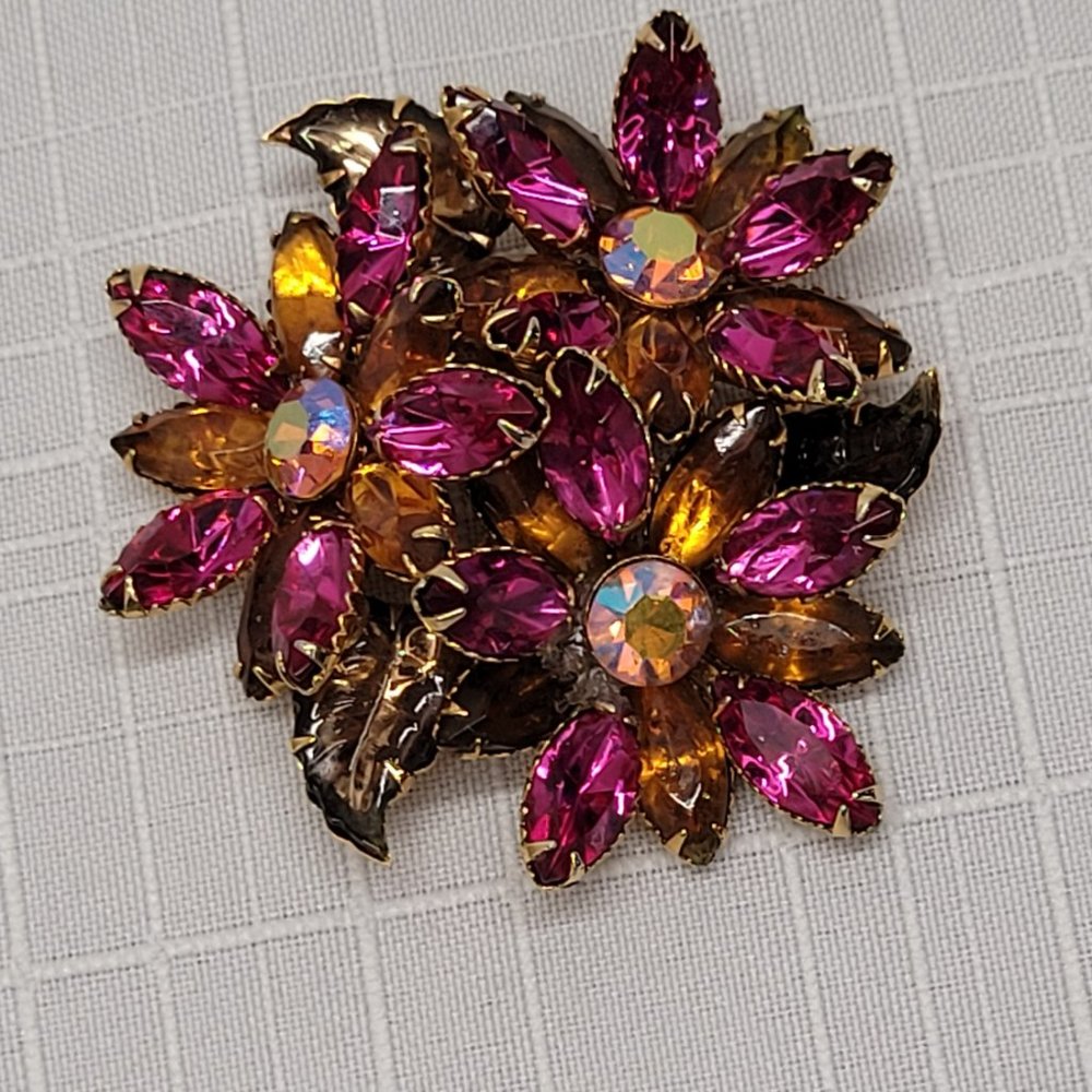 Vintage Unmarked Juliana Style 3 Flower Group Fuschia Amber